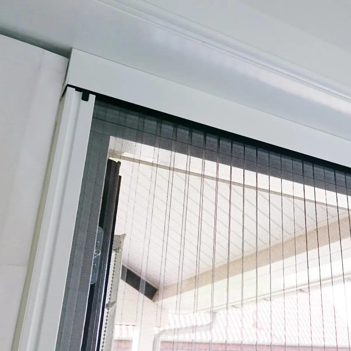 Güzelyalı toplantı odasında stor sineklik
